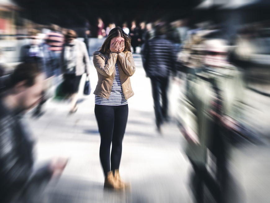 Frau leidet unter chronischem Stress