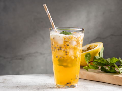 Rezept: Maracuja-Minz-Limonade ohne Zucker
