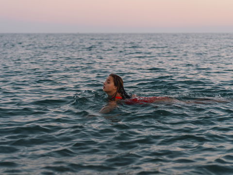 Schwimmen im Meer: So können Sie sicher baden
