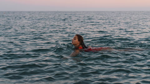 Schwimmen im Meer: So können Sie sicher baden
