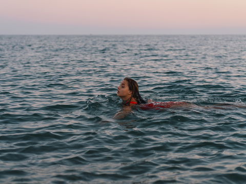 Schwimmen im Meer: So können Sie sicher baden
