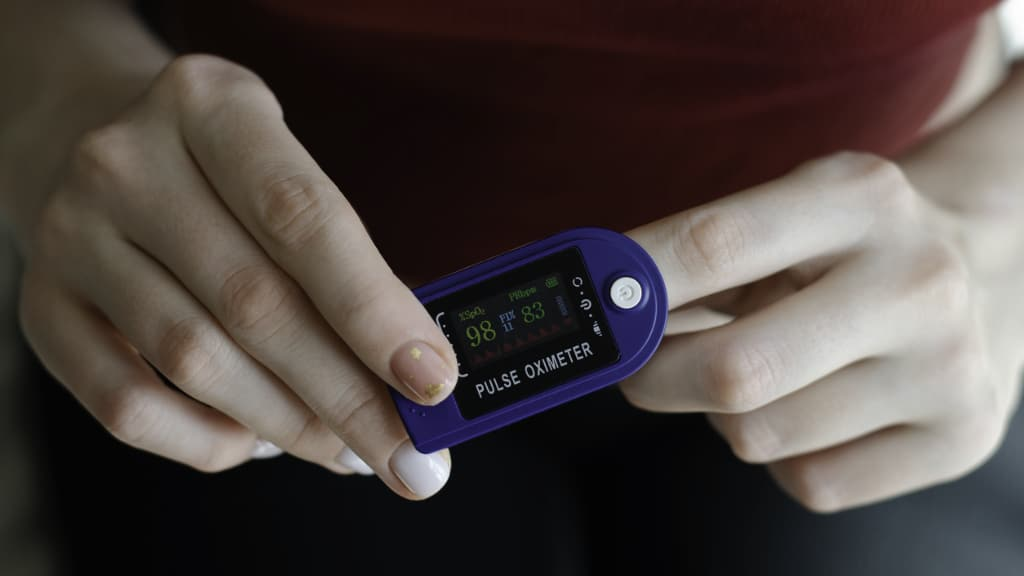 Der Puls wird gemessen