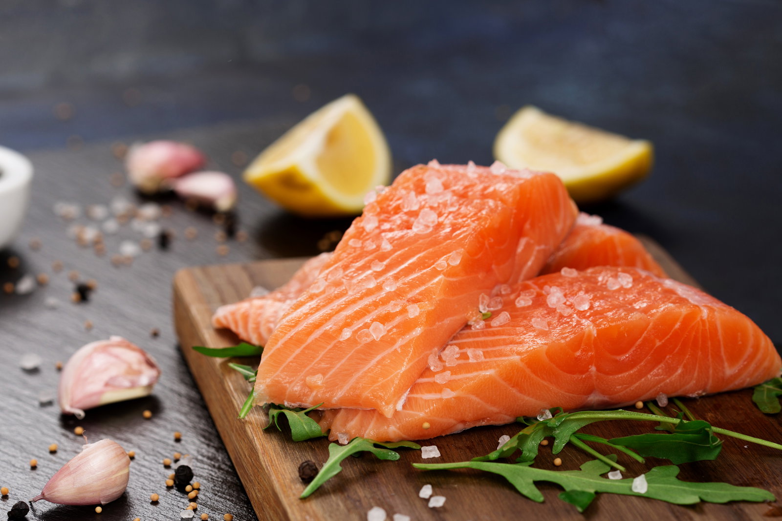 Lachs zum Abnehmen: Trägt der Fisch zu einer Gewichtsreduktion bei?