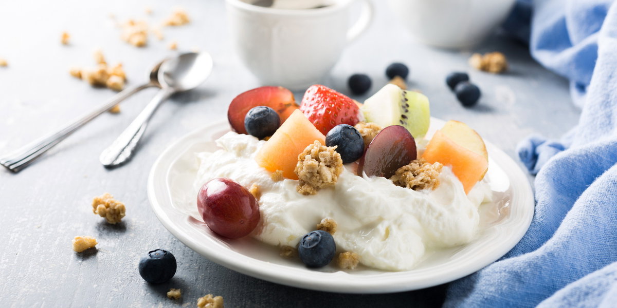 Schüssel Quark mit Obst