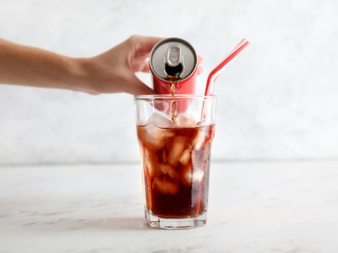 Cola gegen Übelkeit: Mythos oder Heilmittel?