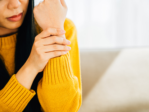 Rheumaschub: So lindern Sie die schlimmsten Schmerzen