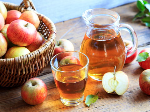 Apfelsaft im Öko-Test: Die besten naturtrüben Säfte gibt's beim Discounter