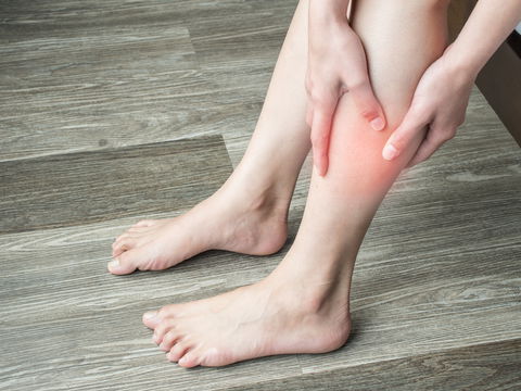 Beinthrombose Behandlung: So wird das Blutgerinnsel im Bein behandelt