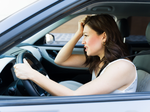 Panikattacke beim Autofahren: Kontrollverlust hinter dem Lenkrad überwinden