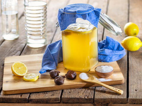 Wasserkefir selber machen: So gelingt das probiotische Erfrischungsetränk