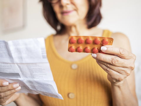 Haarausfall durch Medikamente: Welche Arzneimittel können verantwortlich sein?
