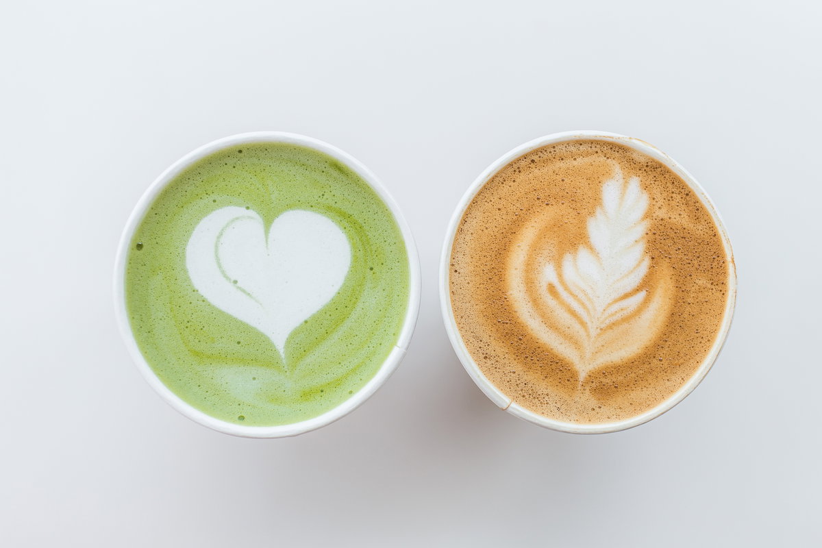 Matcha Latte und Kaffee