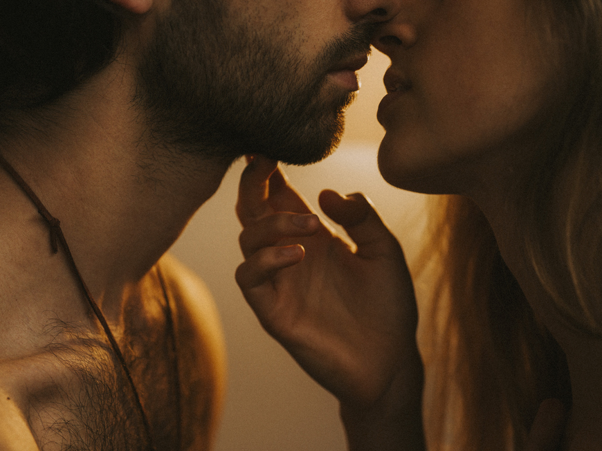 Macht und Kontrolle spielen eine zentrale Rolle im Sexualleben eines Narzissten.