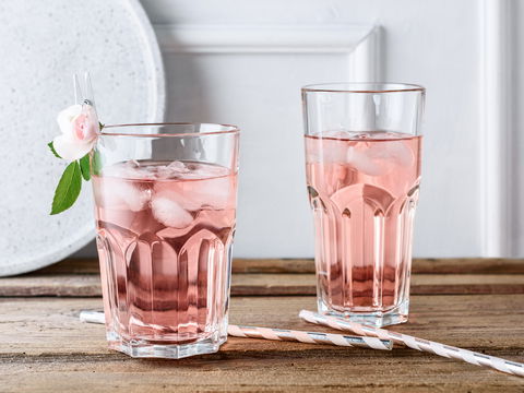 Verbraucherzentrale warnt vor dem Social-Media-Trend "Flavored Water"