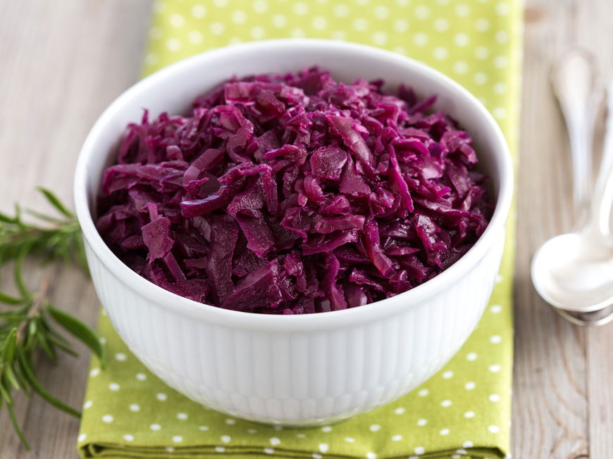 Gekochter Rotkohl in einer Schüssel