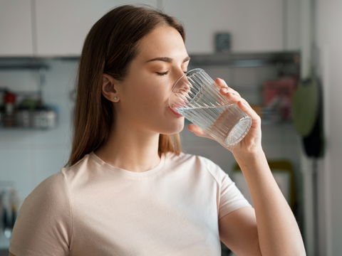 Darum sollten Sie beim Abnehmen kein Sprudelwasser trinken