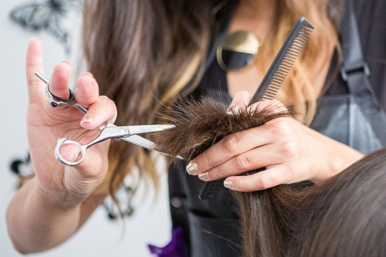 Psychologie: Warum Friseure oft kürzer schneiden als gewünscht