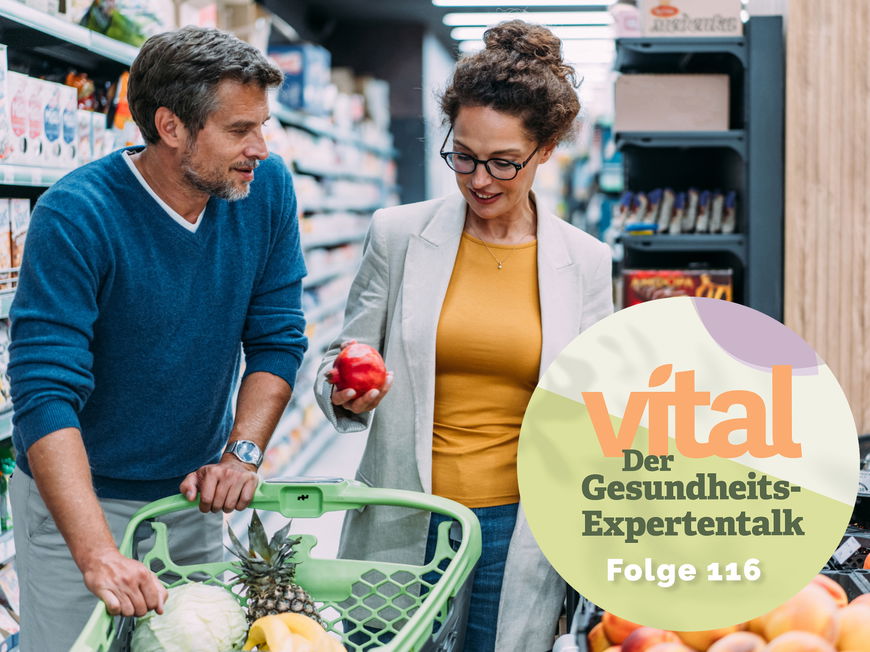 Paar geht einkaufen