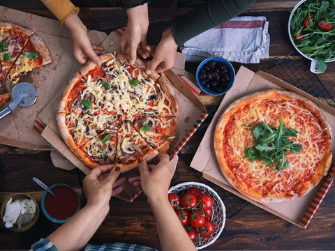 Ökotest 2025: Achtung, hormonaktive Stoffe in Pizzakartons
