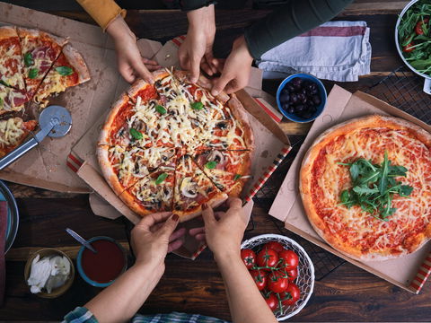 Ökotest 2025: Achtung, hormonaktive Stoffe in Pizzakartons
