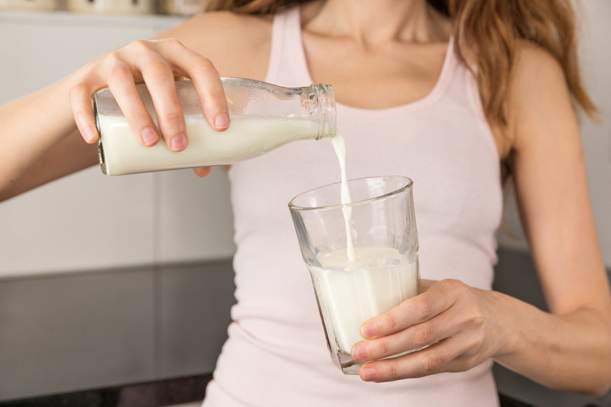 Rohmilch trinken? Warum Experten vor dem neuen Food-Hype warnen