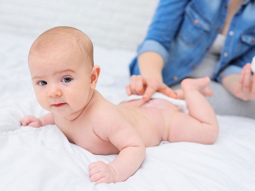 Babypo wird eingecremt