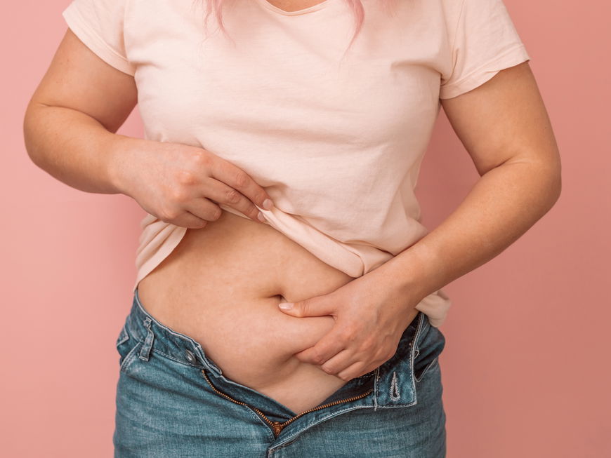 Fett oder Wasserablagerungen am Bauch
