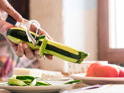 Muss man Zucchini schälen?