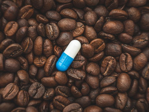 Diese 5 Nahrungsergänzungsmittel sollten Sie niemals zusammen mit Kaffee einnehmen