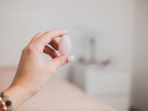 Yoni-Ei: So stärkt es den Beckenboden und verbessert das Liebesleben