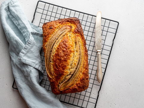 Low-Carb-Bananenbrot mit Walnüssen und Leinsamen