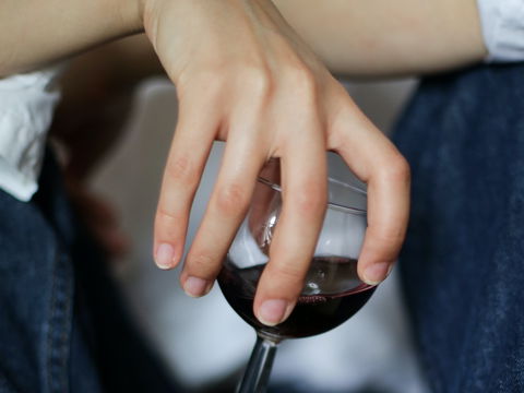 Alkohol – Genussmittel oder Gift? Die Wahrheit hinter dem Glas Wein am Abend