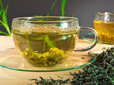Natürlich schlank: Dieser Kräutertee lässt Fettpolster schmelzen