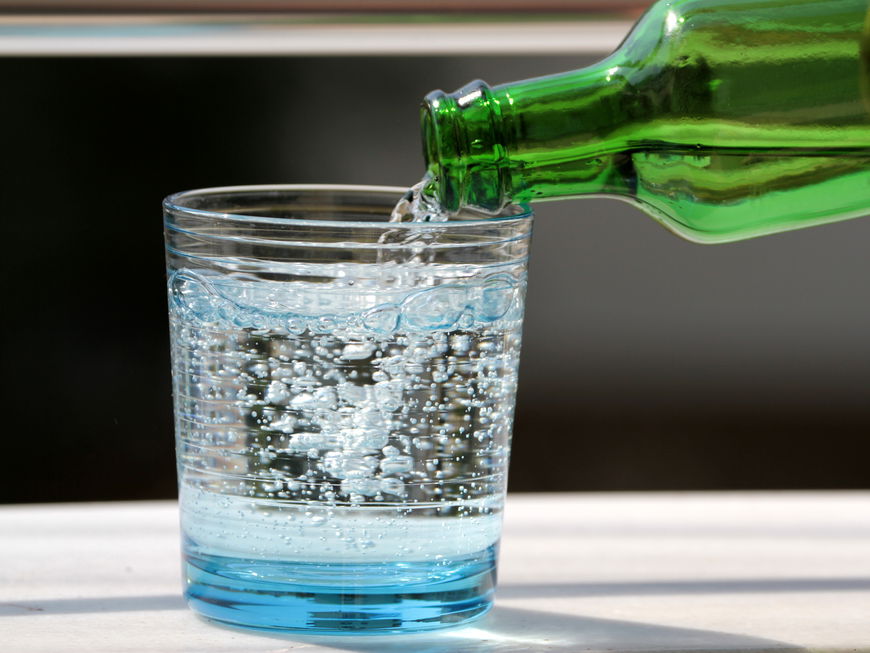 Die deutsche Wassersommelière Fabienne Bogdahn erklärt, wie Mineralwasser zu einem Beauty-Booster, einer Energiequelle und einem bewussten Genussmittel wird.