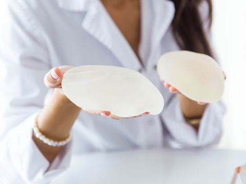 Wohlbefinden im Alltag: Wie ästhetische Medizin dabei unterstützen kann