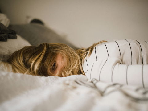 Frühjahrsmüdigkeit: Warum wir uns im März so erschöpft fühlen – und was wirklich hilft