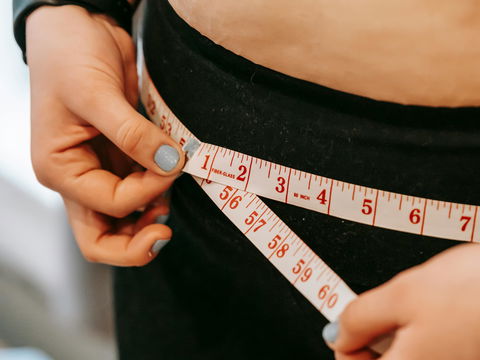 Hormonbauch? Warum Stress uns oft die Figur verhagelt – und wie wir wieder in Balance kommen