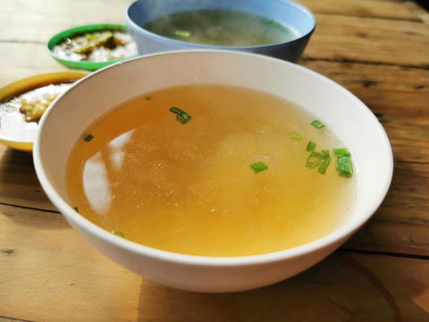 Bloß nicht wegwerfen! Warum Sie aus Spargelschalen die beste Suppe Ihres Lebens kochen