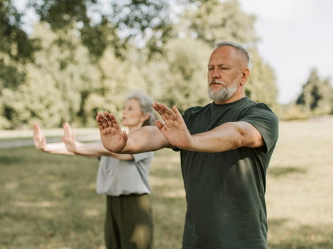 Tai Chi Walking: Warum achtsames Gehen der effektivste Stresskiller für Ihren Montag ist