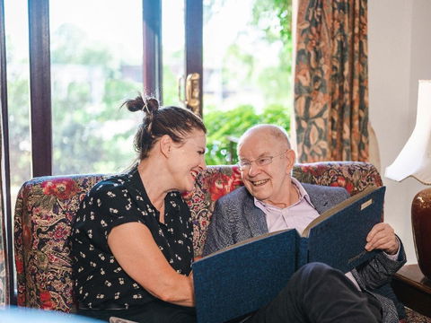Mut zur Hilfe: Warum Pflegeunterstützung kein Zeichen von Versagen ist