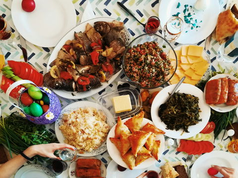 Oster-Schmaus ohne Reue: Mit diesen 3 Tricks stoppen Sie das Food-Coma sofort