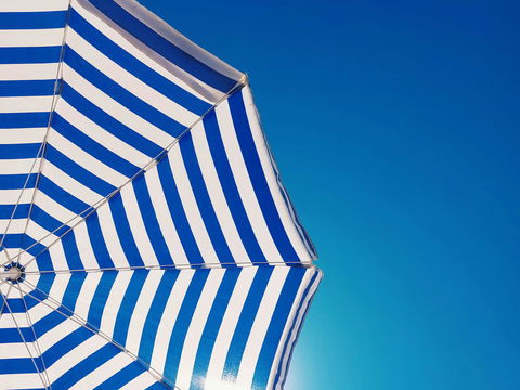 Unterschätzte Gefahr: Warum Sonnenschutz auch bei bewölktem Himmel im Alltag unverzichtbar ist