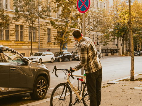 Fahrradstraßen, neue Bußgelder & EU-Vorgaben: Welche neuen Verkehrsregeln für Autofahrer und E-Biker ab sofort gelten