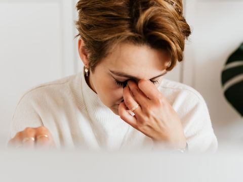 Mental Minimalism: Wie die Kopf-Detox-Methode bei Stress hilft
