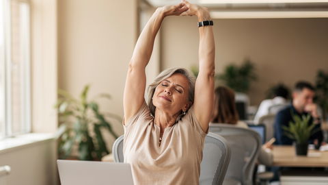 Rücken verspannt? Diese 7 Übungen helfen im Alltag