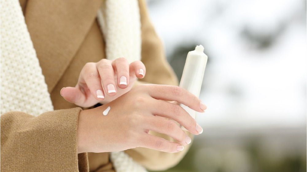 Hautpflege im Winter: Die besten Tipps gegen trockene Haut