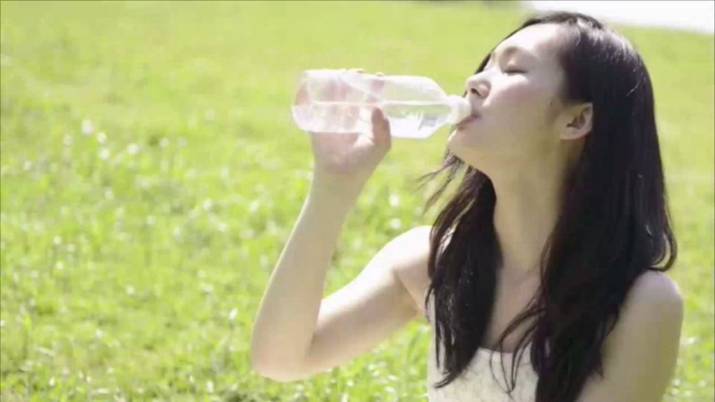 Die Japanische Wasserkur: eine Morgenroutine für ein gesünderes Leben