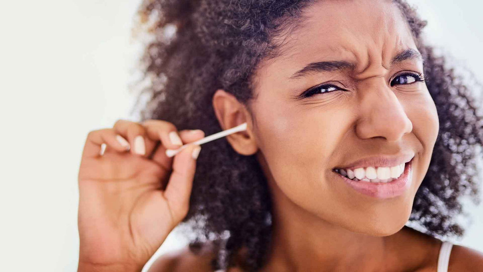 Bitte keine Wattestäbchen! So reinigt ihr eure Ohren richtig