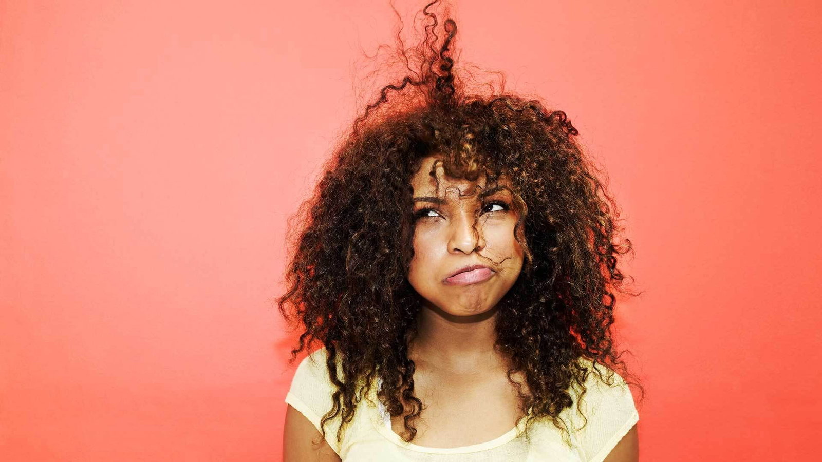 Alufolie gegen Frizz: Funktioniert der TikTok-Hack wirklich?