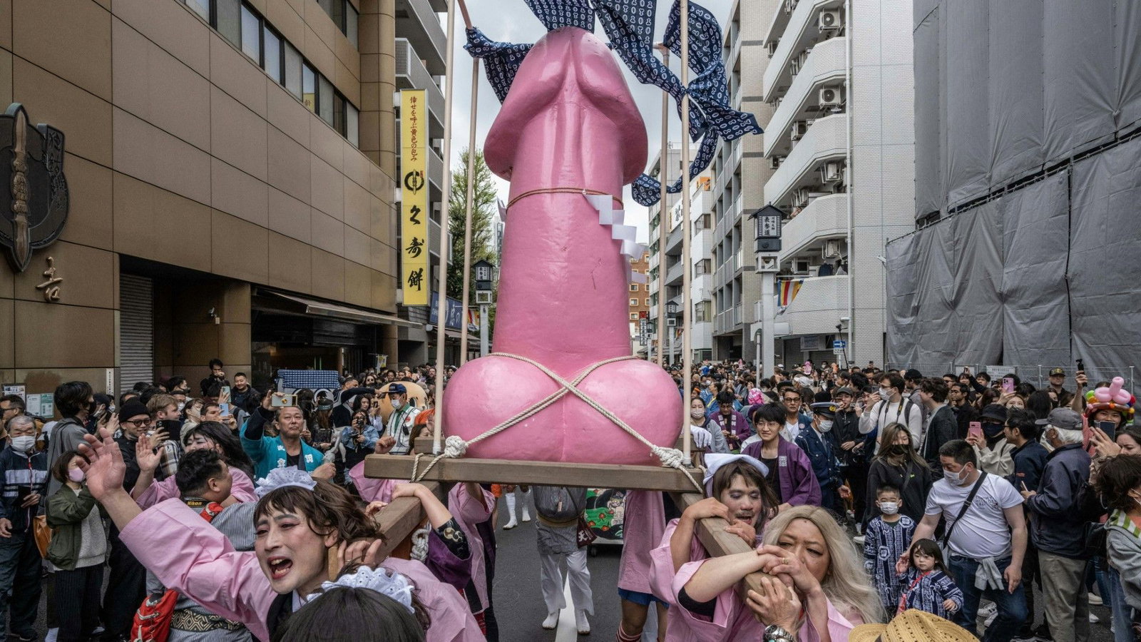Japanisches Fest feiert den Penis